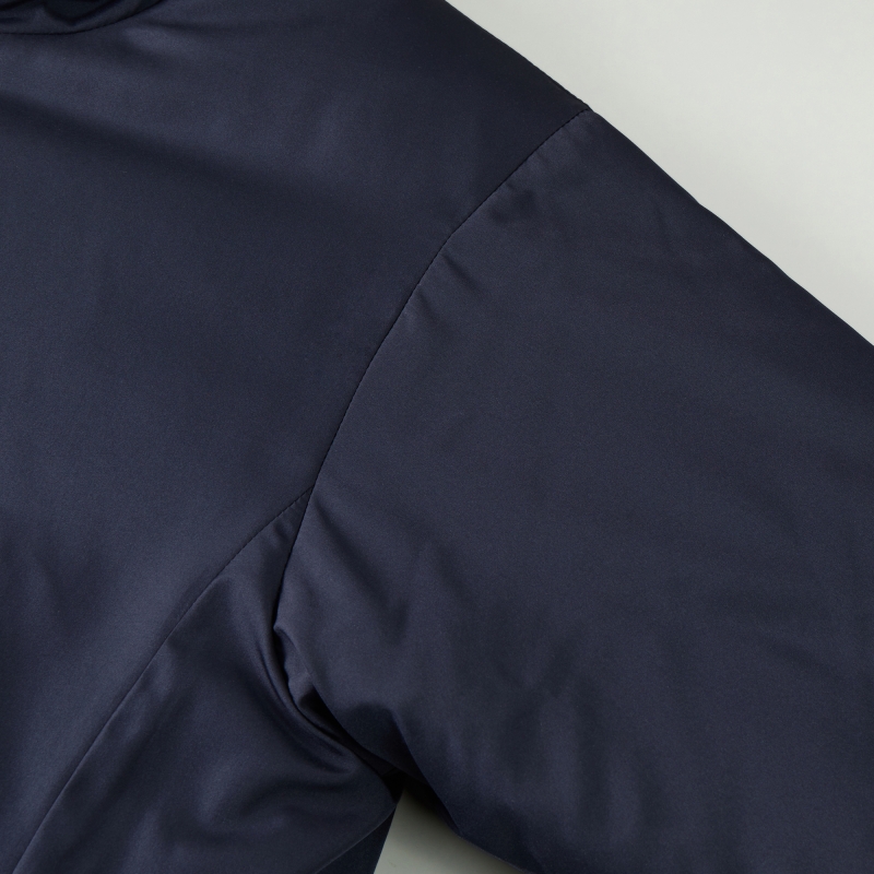 袖付けはセットインスリーブ仕様