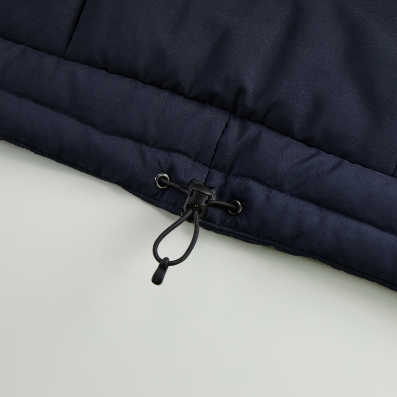 裾口にはドローコード付き