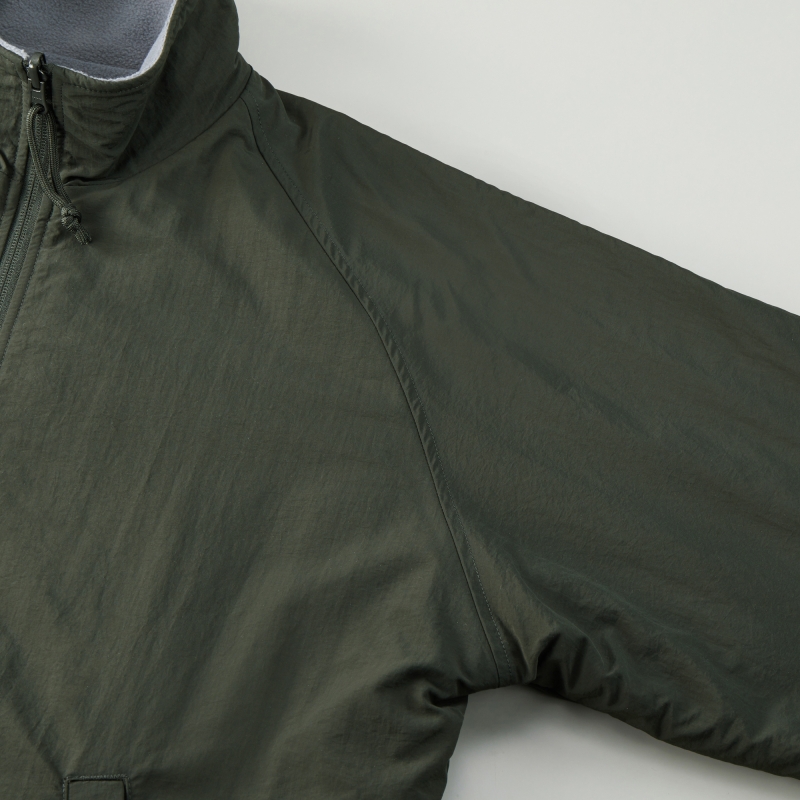 袖付けはラグランスリーブ仕様