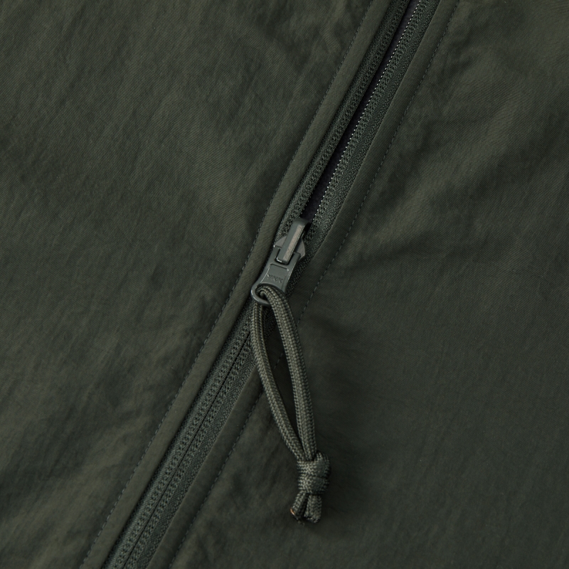 ファスナーはYKK社製