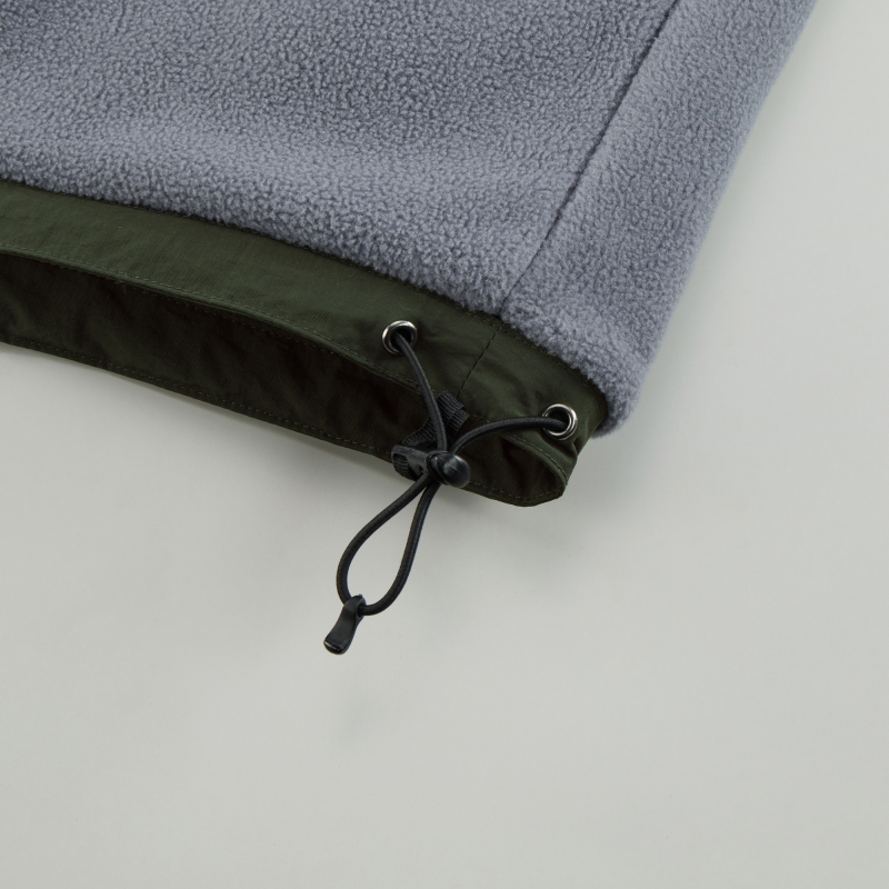 裾口にはドローコード付き